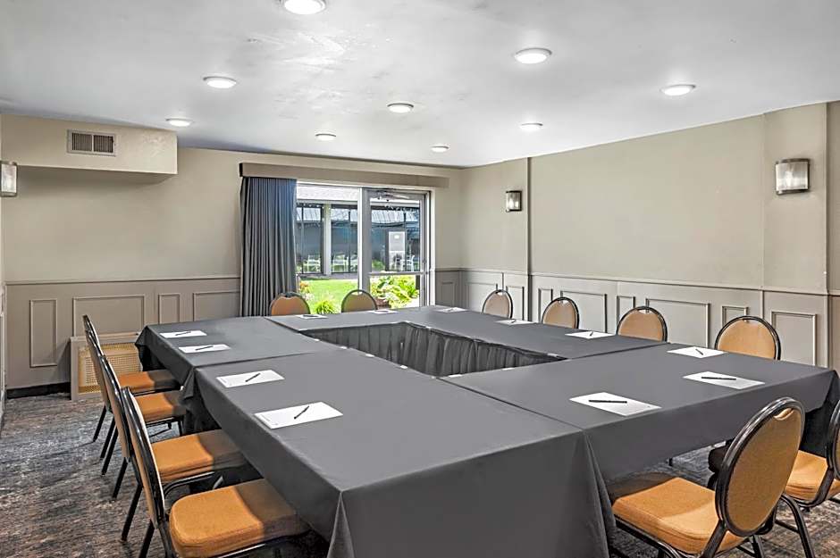 DoubleTree by Hilton Roseville Minneapolis