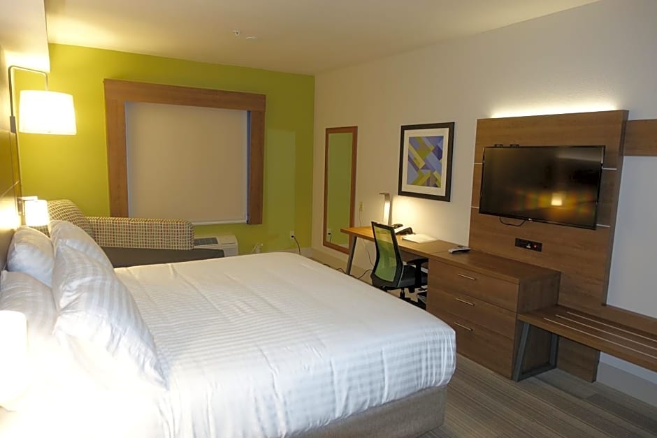 Holiday Inn Express & Suites Brentwood By IHG