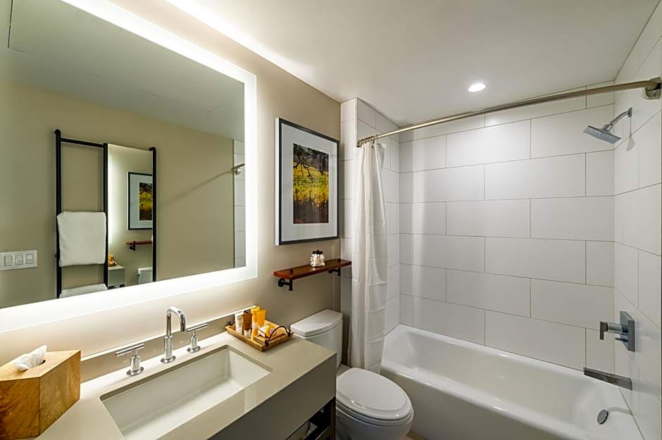 Hotel E