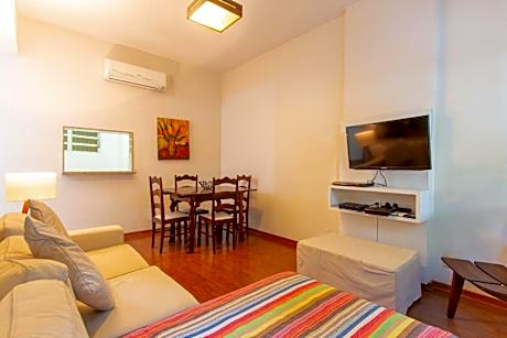 Ipanema: Comfortable 2-Bedroom, Beachside