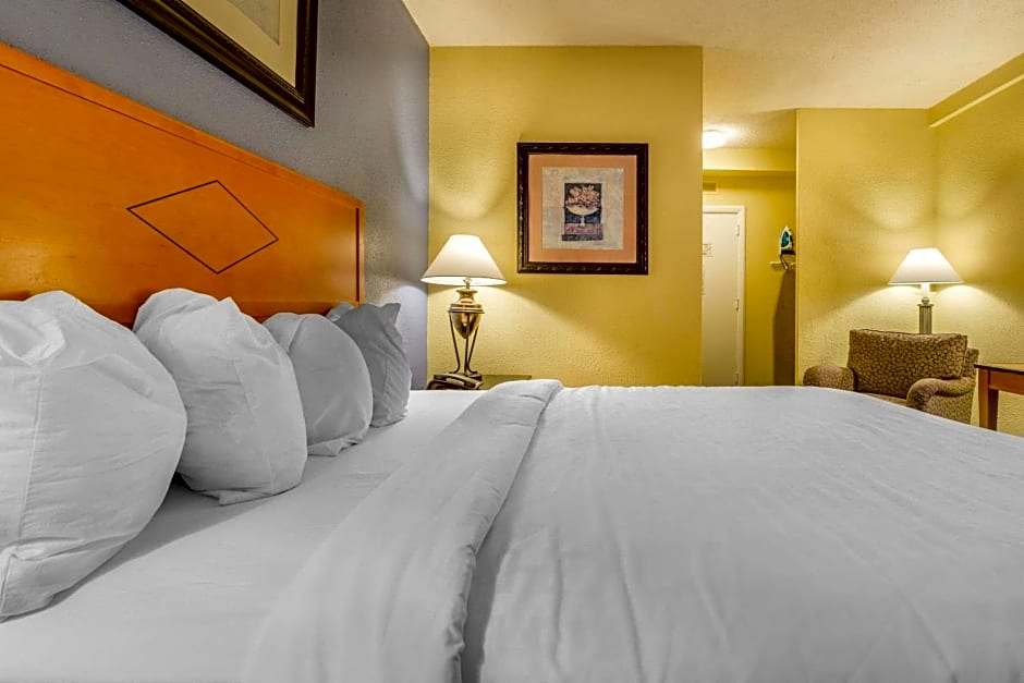 Days Inn & Suites by Wyndham Lebanon PA