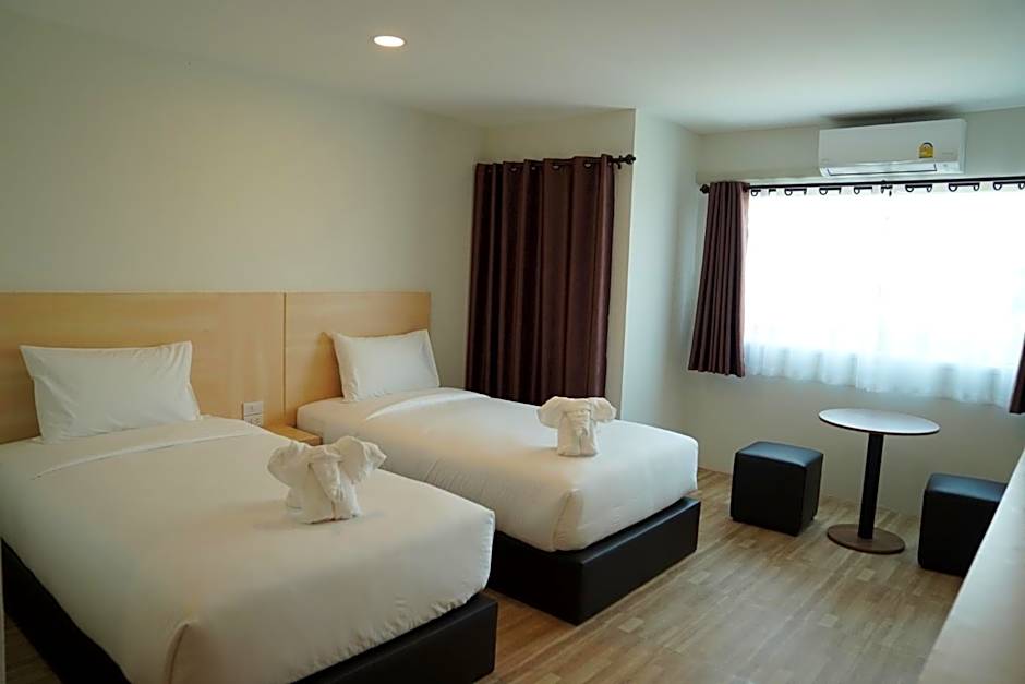 The charlotte smart hotel lopburi