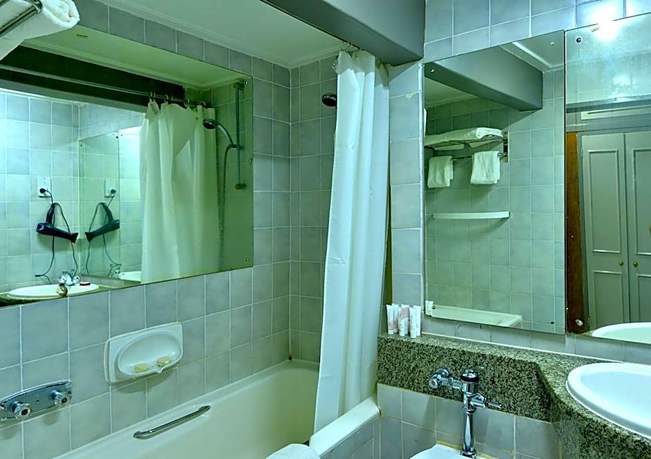 Cresta Jameson Hotel