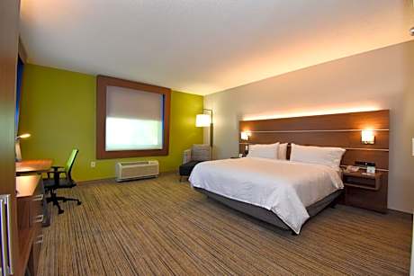 Standard King Room with Roll-in Shower - Mobility Accessible