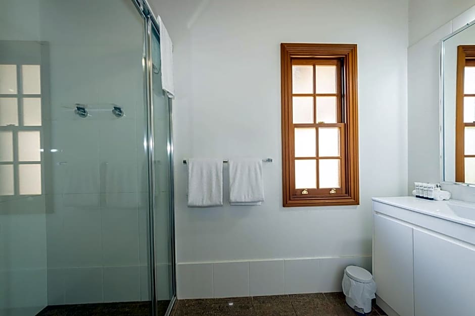 Clarendon Forest Retreat