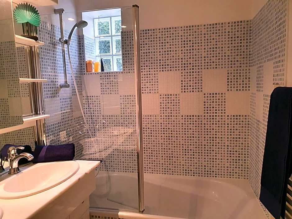 LA MARINA-Center-Parking-StationtoParis