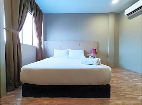 Standard Queen Room