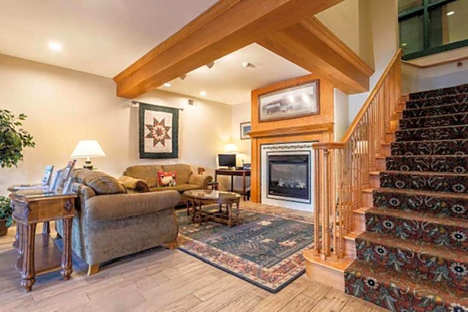 Lancaster Inn & Suites