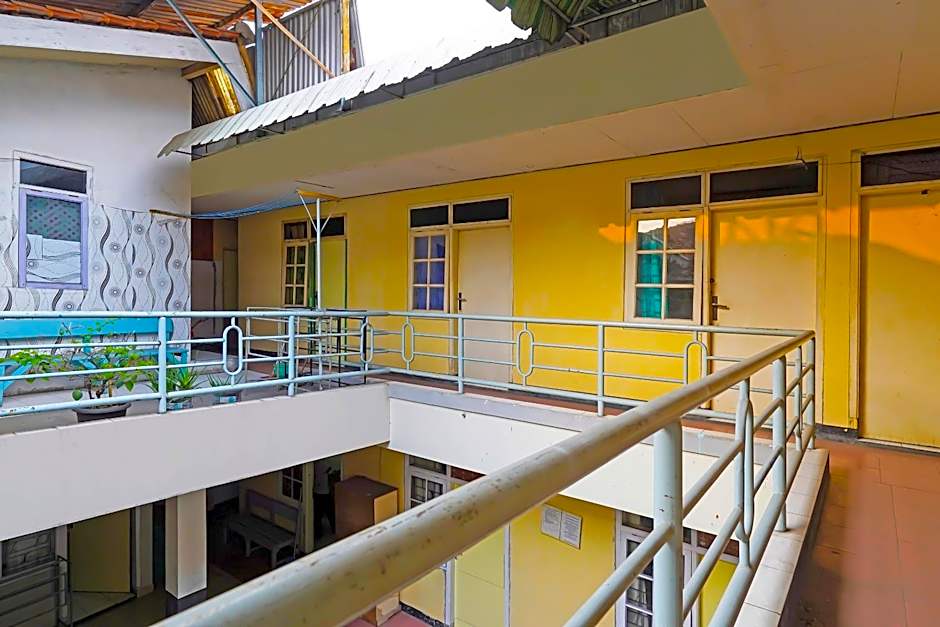 OYO Life 92694 Kost Nino