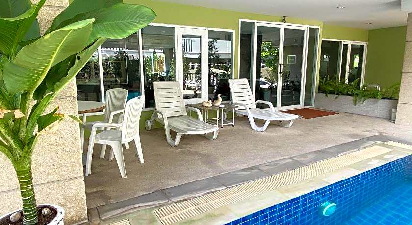 14 Place Sukhumvit Suites