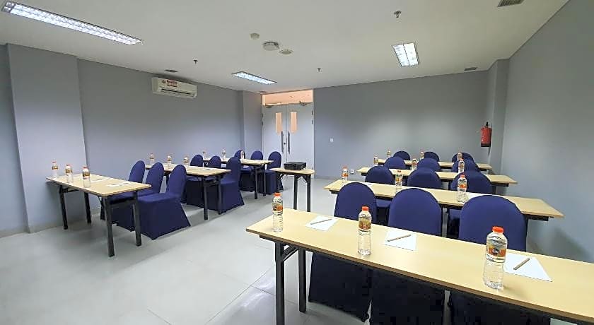 Pop Hotel Diponegoro Surabaya