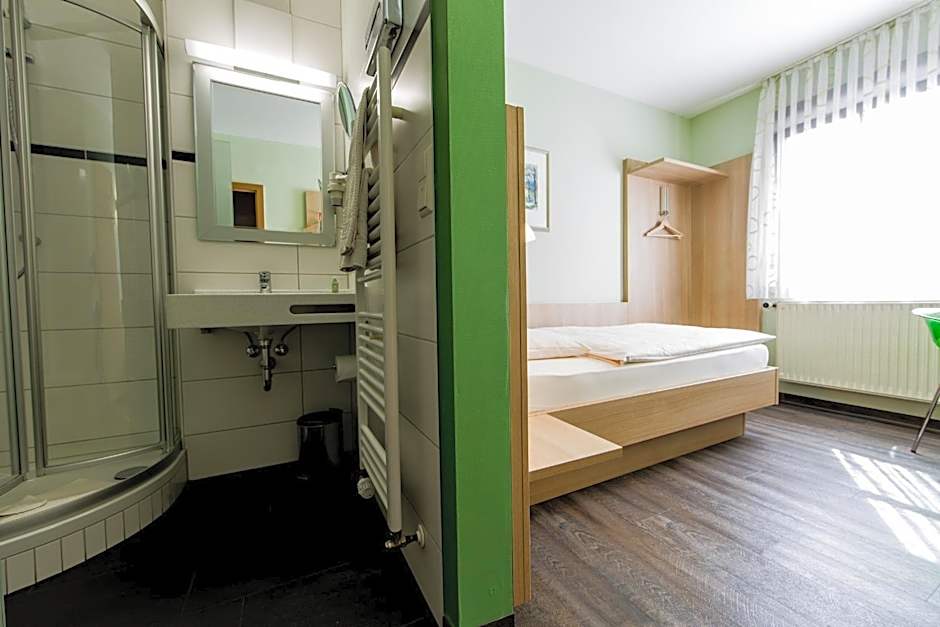 Photo 1 of 8 of Single Room