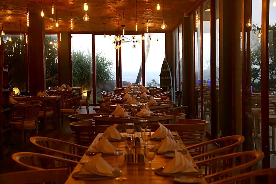 Thaproban Pavilion Waves Unawatuna