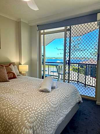 Two-Bedroom Apartment with Balcony and Sea View