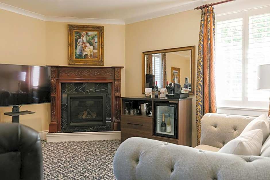 Riverbend Inn & Vineyard