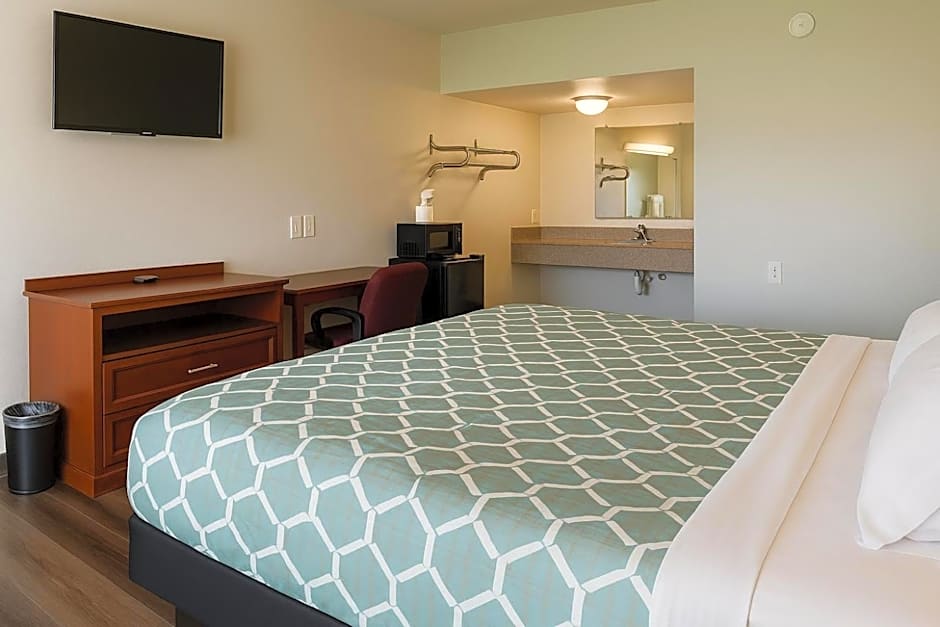 American Inn & Suites