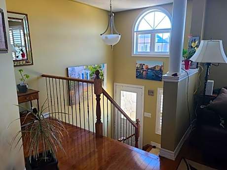 Top Floor of House in S Vaughan All to Yourself