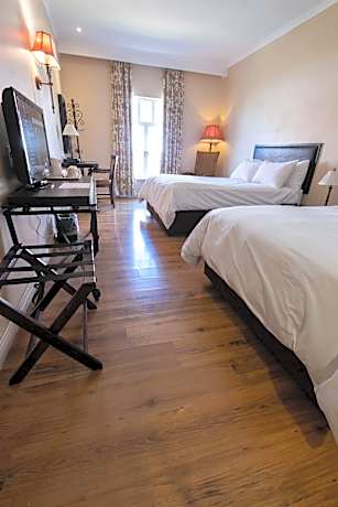 Larger Guest room, 2 Double