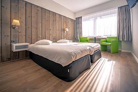 Standard Twin Room with Spa Access