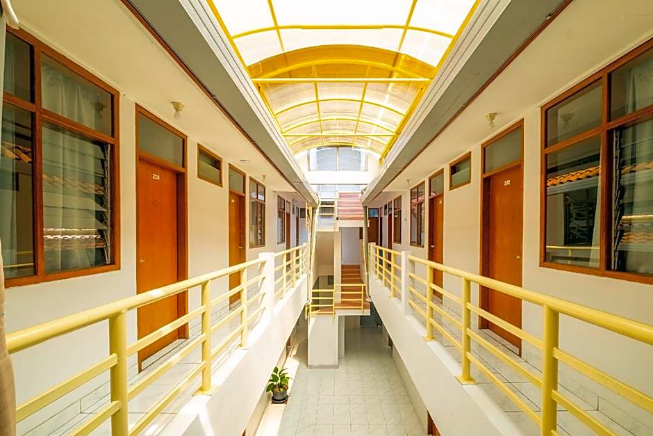 OYO 2265 Bunga Bakung Near RS Hermina Pasteur