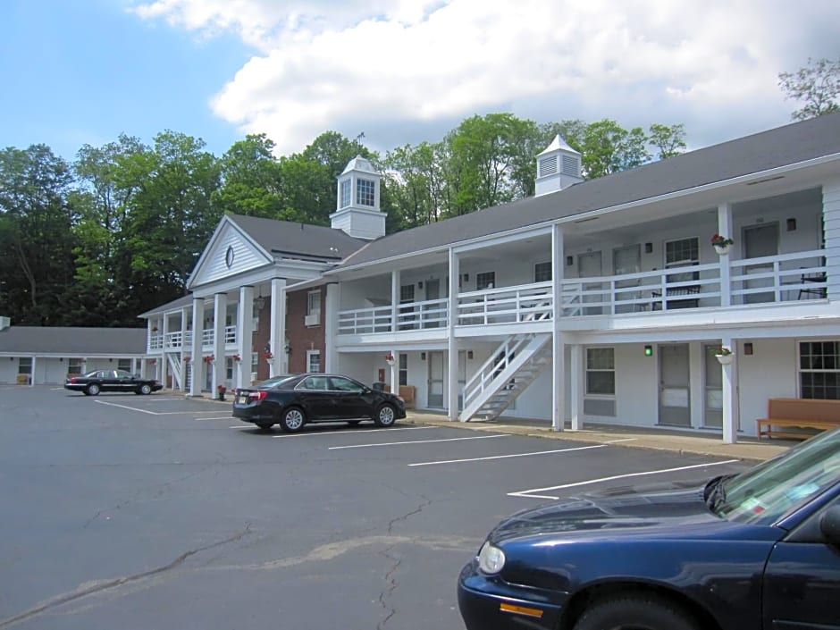 colony motel Jamestown