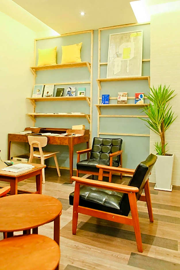 Bee House by Cosmos Creation