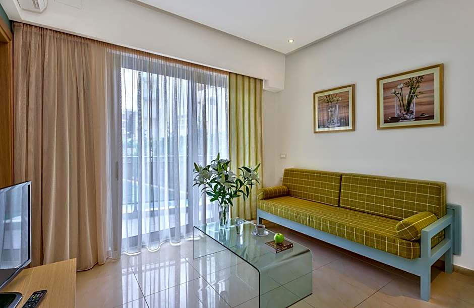 Leonidas Hotel & Apartments