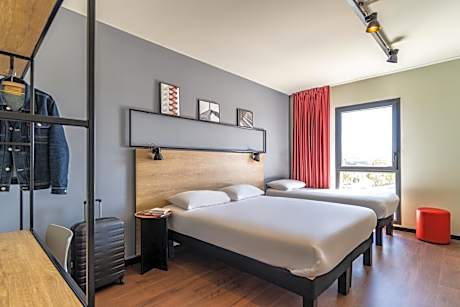 Standard Double Room with Double and Single Bed