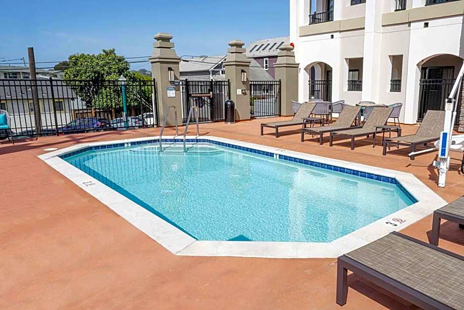 La Quinta Inn & Suites by Wyndham Santa Cruz