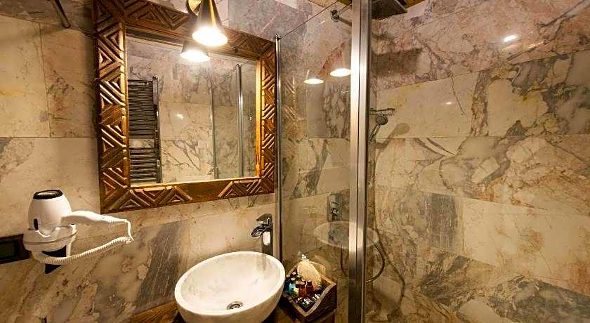 Foremanson Cave Hotel