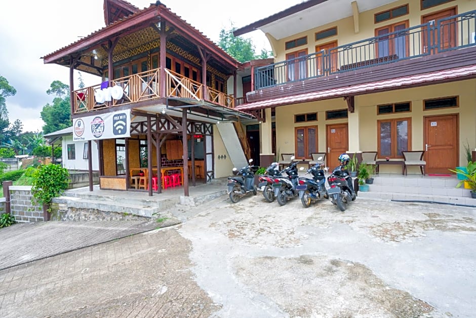 Super OYO 2961 Artana Bed & Breakfast