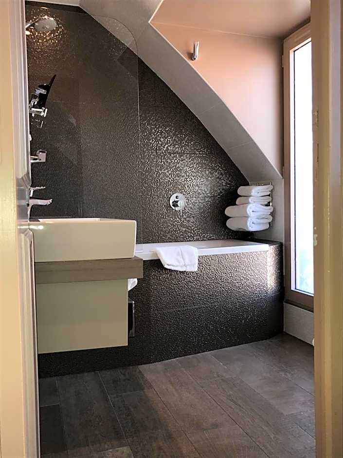 Hotel Jacques De Molay