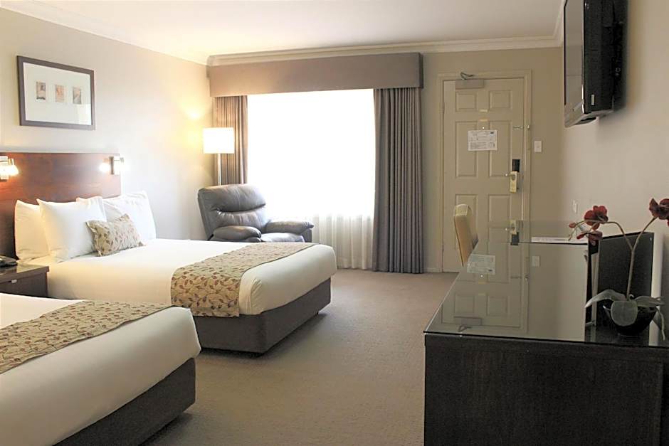 Carlyle Suites & Apartments