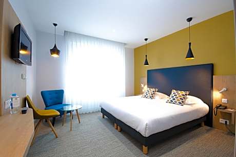 1 Queen Bed Non-Smoking Comfort Room