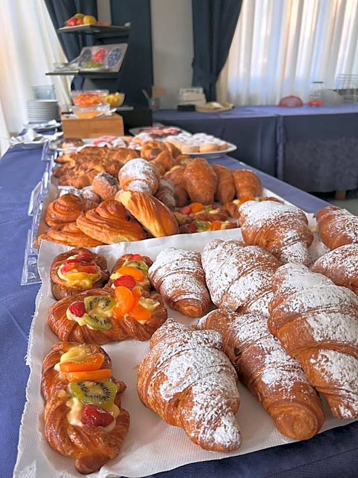 G&D Hotel Deanna Pool&Brunch