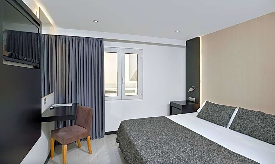 Photo 1 of 5 of Single Room