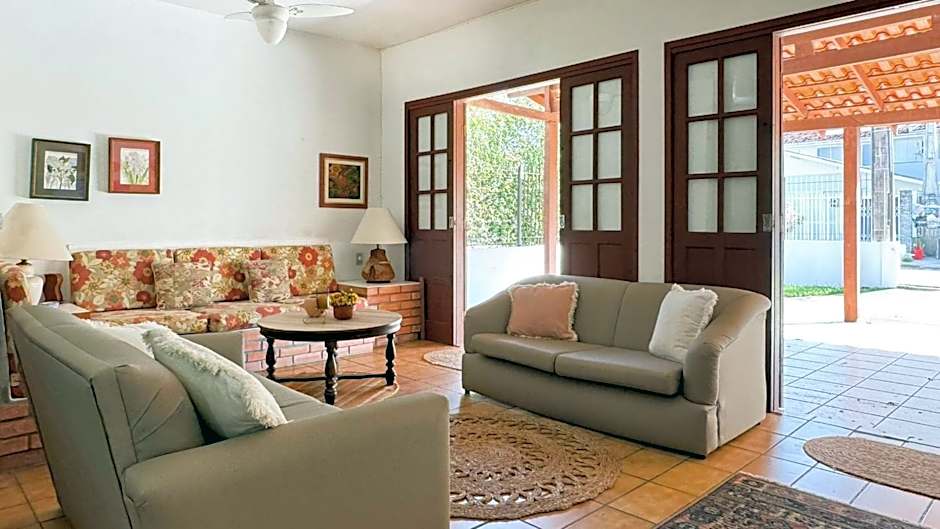 Casa Aconchegante a 100 metros da praia - NDI006