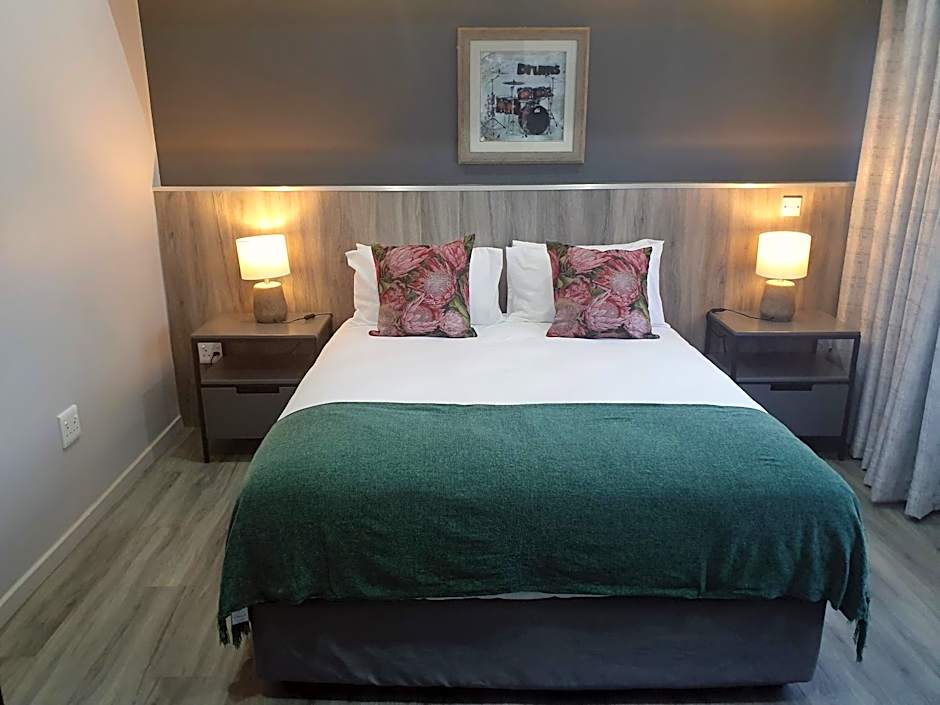 La Orchard Hotel