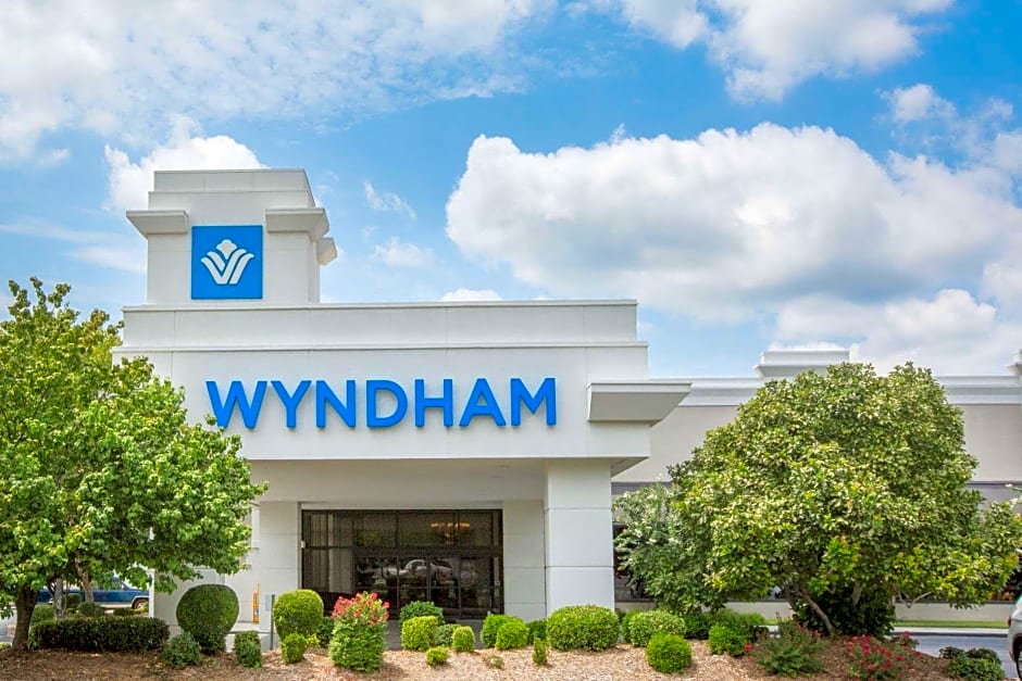 Wyndham Riverfront Hotel