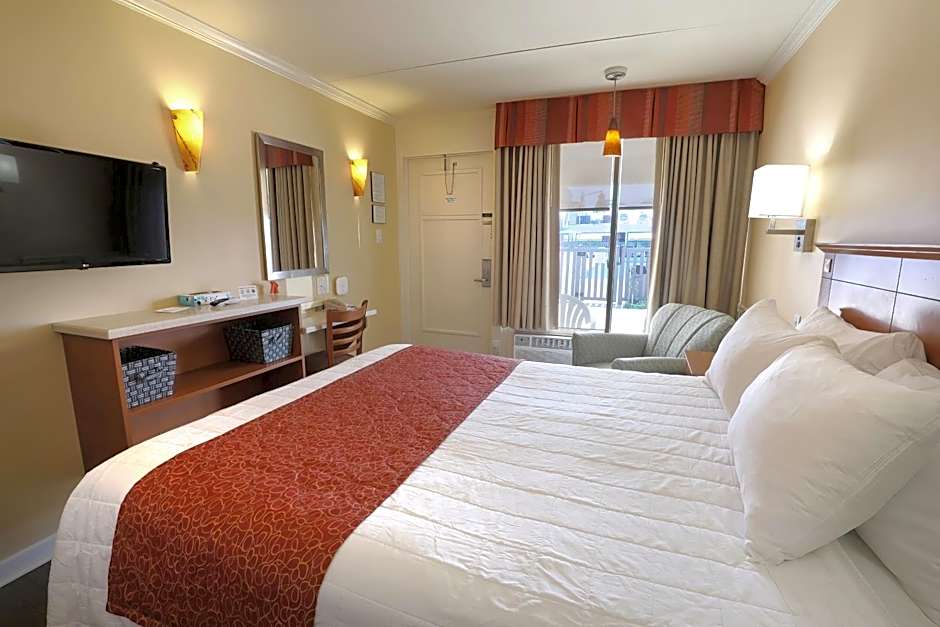 Fleur de Lis Beach Motel