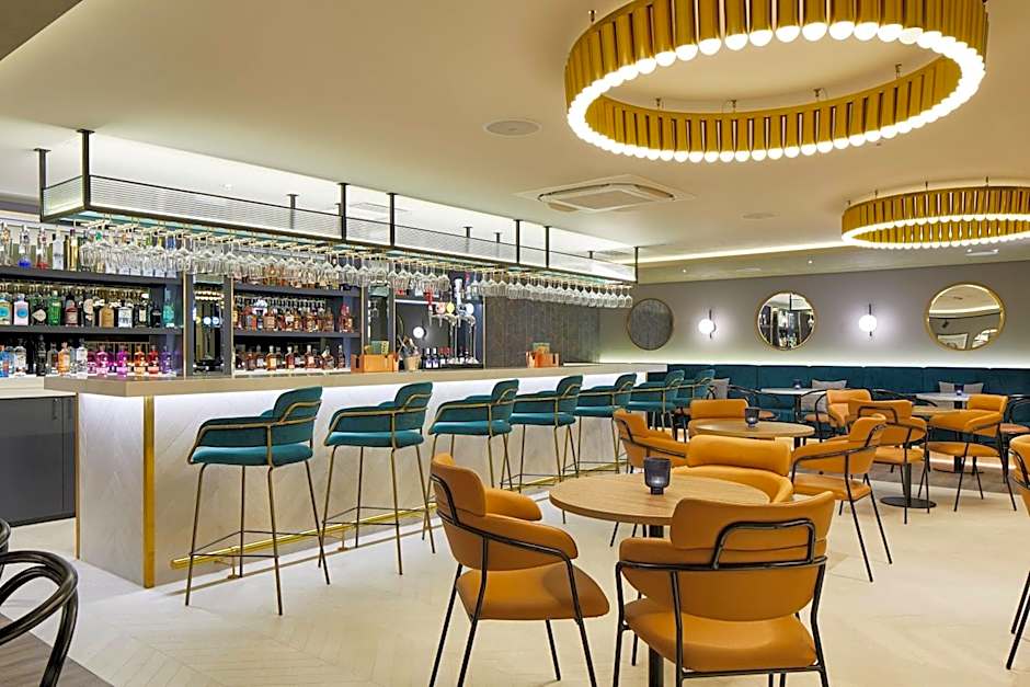 Courtyard by Marriott London Heathrow Airport