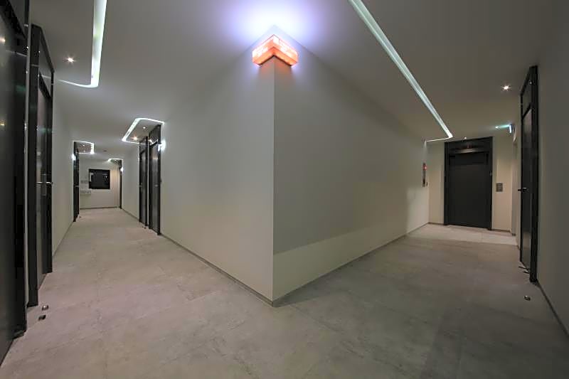 Avenue Hotel