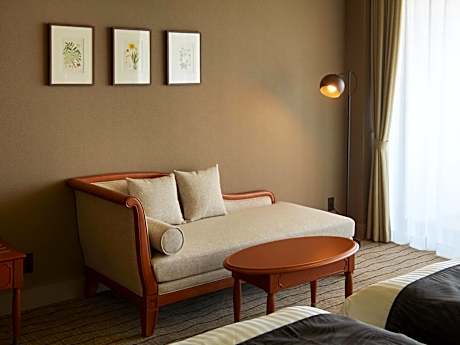 Deluxe Twin Room with Balcony and Ocean View