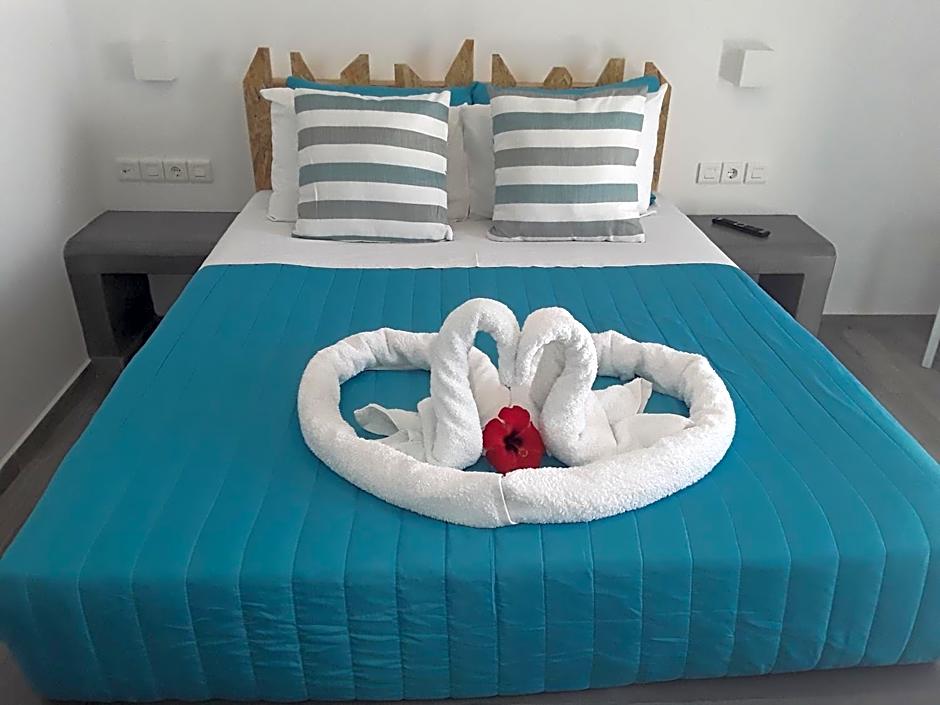 Azalea Studios & Apartments – Kamari, UT