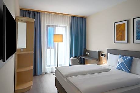 Quiet Standard Twin Room with Courtyard View