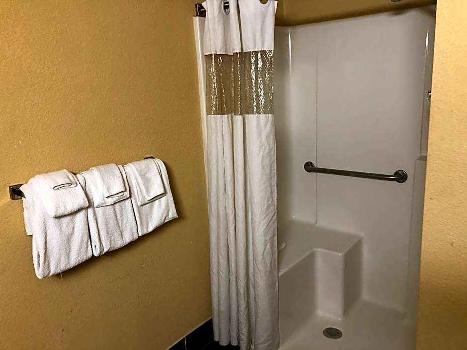 Rodeway Inn Joint Base Andrews Area