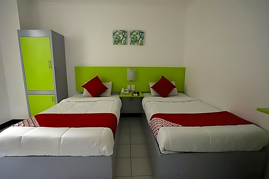 OYO 210 Apple Tree Suites