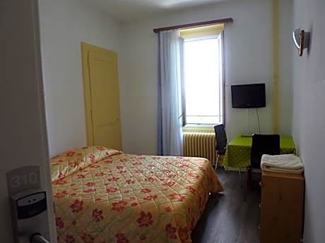 Budget Studio with Shared Bathroom