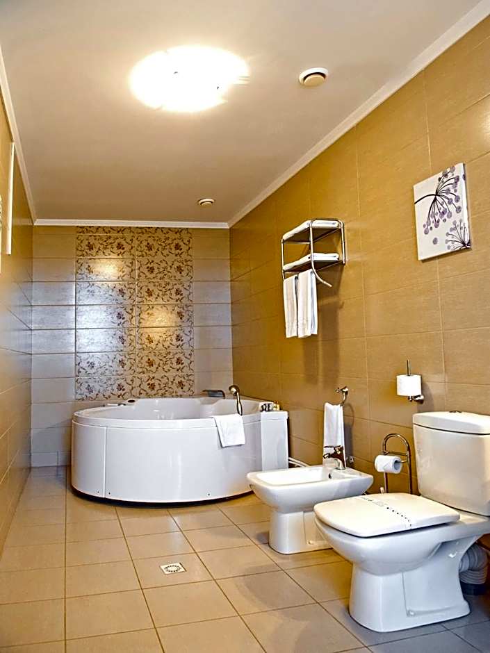 Manhattan Hotel & Restaurant