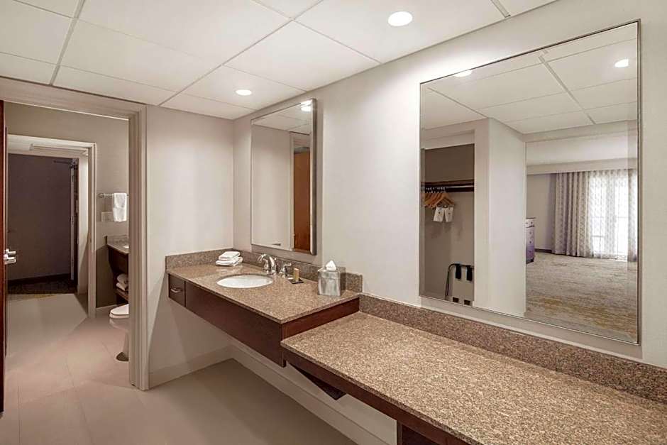 DoubleTree By Hilton Hotel Ontario Airport